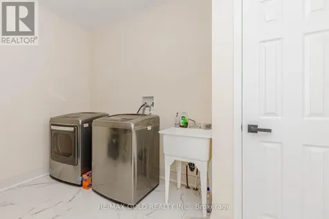 9 Burgess Crescent Brantford ON N3T 0J5