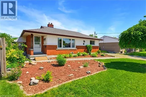 17 Broadmore Avenue St. Catharines ON L2M 6A4