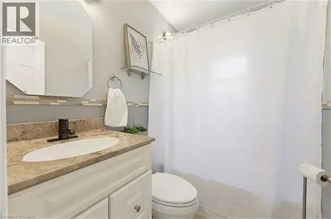 17 Broadmore Avenue St. Catharines ON L2M 6A4