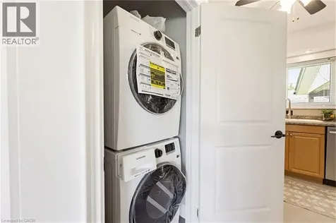 17 Broadmore Avenue St. Catharines ON L2M 6A4