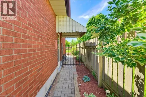 17 Broadmore Avenue St. Catharines ON L2M 6A4
