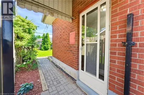 17 Broadmore Avenue St. Catharines ON L2M 6A4