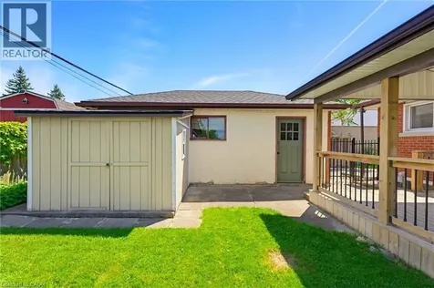17 Broadmore Avenue St. Catharines ON L2M 6A4