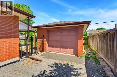 17 Broadmore Avenue St. Catharines ON L2M 6A4