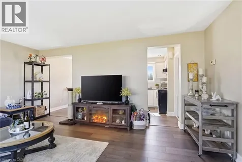282 Roach Avenue Welland ON L3C 2W4