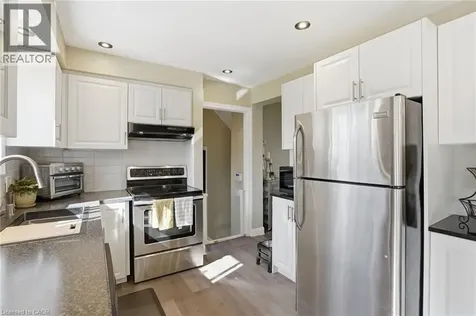 282 Roach Avenue Welland ON L3C 2W4