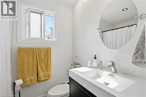 282 Roach Avenue Welland ON L3C 2W4