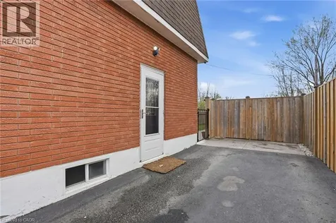 282 Roach Avenue Welland ON L3C 2W4