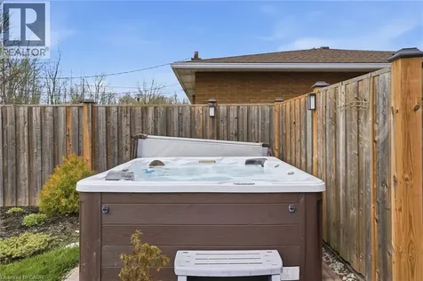 282 Roach Avenue Welland ON L3C 2W4