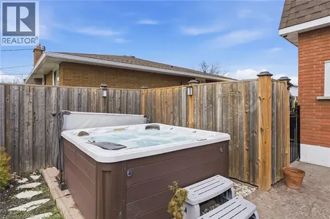 282 Roach Avenue Welland ON L3C 2W4