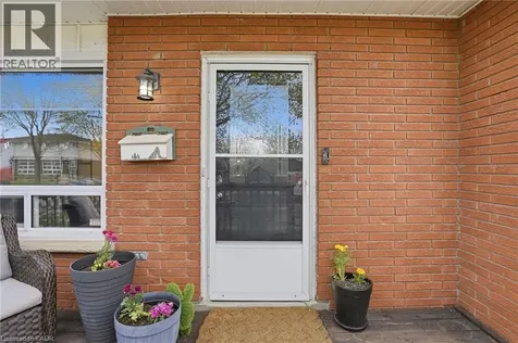 282 Roach Avenue Welland ON L3C 2W4