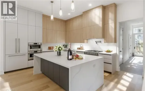 135 Secord Lane Burlington ON L7L 2H6