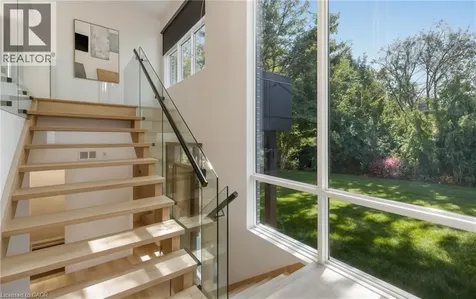 135 Secord Lane Burlington ON L7L 2H6