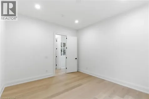 135 Secord Lane Burlington ON L7L 2H6