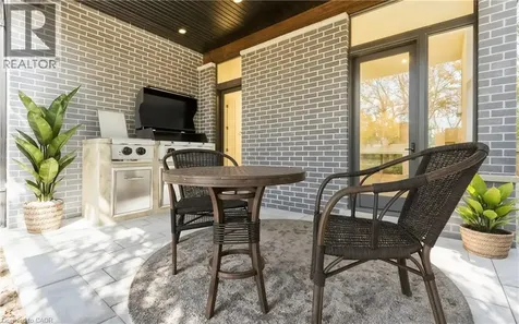 135 Secord Lane Burlington ON L7L 2H6