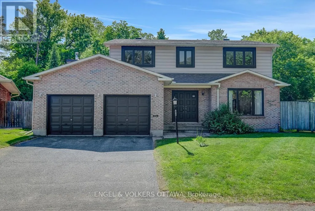 210 Cypress Court Ottawa ON K2H 8Z8