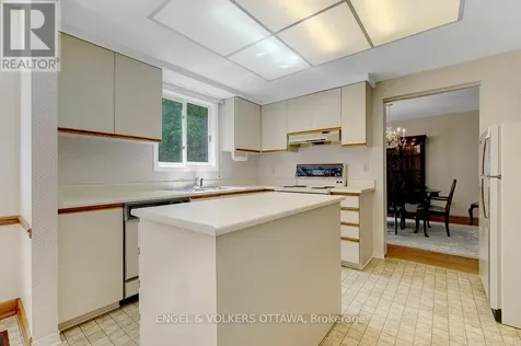 210 Cypress Court Ottawa ON K2H 8Z8