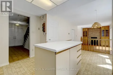 210 Cypress Court Ottawa ON K2H 8Z8