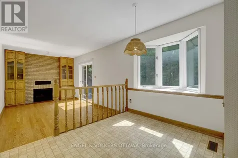 210 Cypress Court Ottawa ON K2H 8Z8