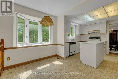 210 Cypress Court Ottawa ON K2H 8Z8