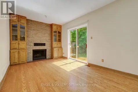 210 Cypress Court Ottawa ON K2H 8Z8