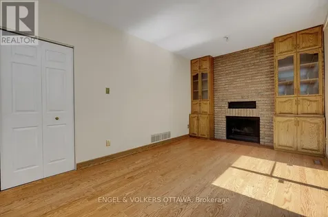 210 Cypress Court Ottawa ON K2H 8Z8