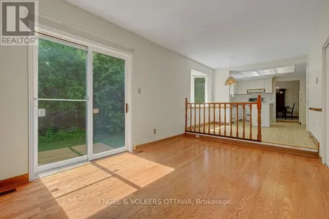 210 Cypress Court Ottawa ON K2H 8Z8