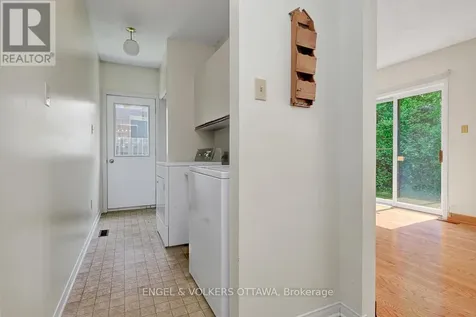 210 Cypress Court Ottawa ON K2H 8Z8