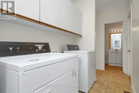 210 Cypress Court Ottawa ON K2H 8Z8