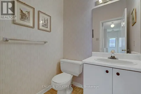 210 Cypress Court Ottawa ON K2H 8Z8