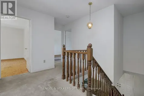 210 Cypress Court Ottawa ON K2H 8Z8