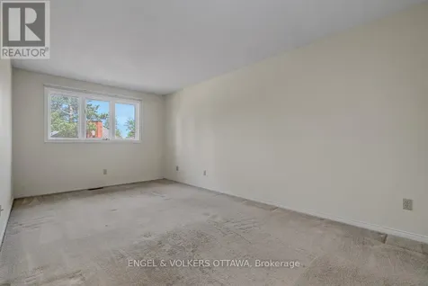 210 Cypress Court Ottawa ON K2H 8Z8