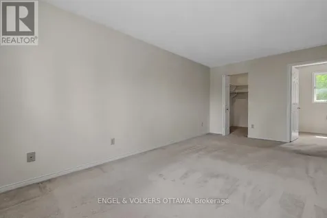 210 Cypress Court Ottawa ON K2H 8Z8