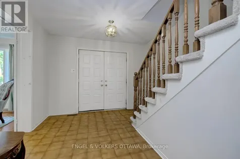 210 Cypress Court Ottawa ON K2H 8Z8