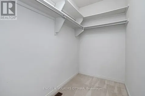 210 Cypress Court Ottawa ON K2H 8Z8