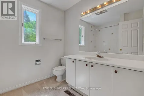210 Cypress Court Ottawa ON K2H 8Z8