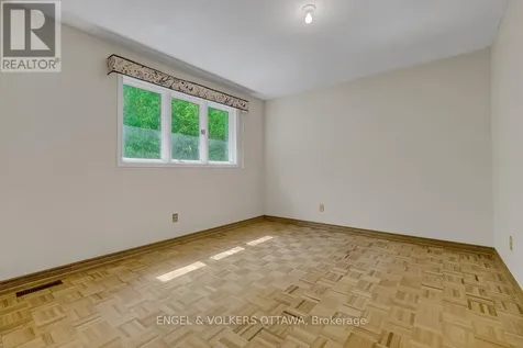 210 Cypress Court Ottawa ON K2H 8Z8