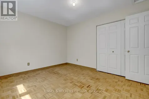 210 Cypress Court Ottawa ON K2H 8Z8