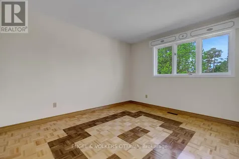 210 Cypress Court Ottawa ON K2H 8Z8