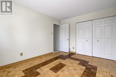210 Cypress Court Ottawa ON K2H 8Z8