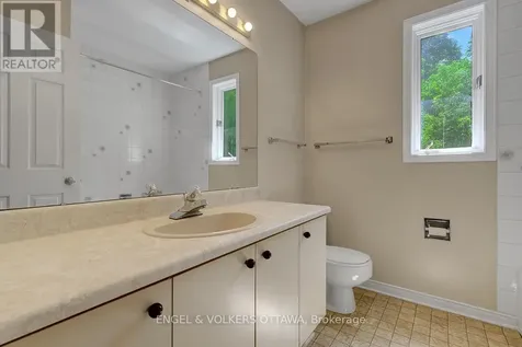 210 Cypress Court Ottawa ON K2H 8Z8