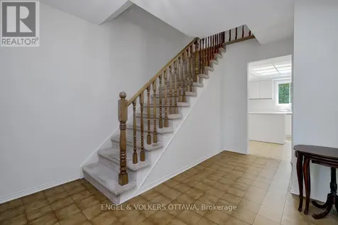 210 Cypress Court Ottawa ON K2H 8Z8