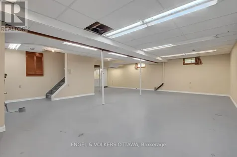 210 Cypress Court Ottawa ON K2H 8Z8