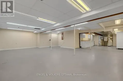 210 Cypress Court Ottawa ON K2H 8Z8