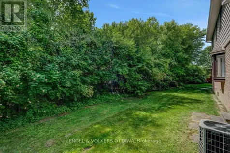 210 Cypress Court Ottawa ON K2H 8Z8