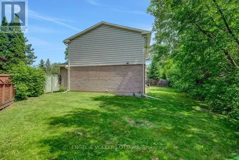210 Cypress Court Ottawa ON K2H 8Z8