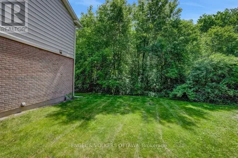 210 Cypress Court Ottawa ON K2H 8Z8