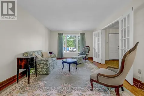 210 Cypress Court Ottawa ON K2H 8Z8