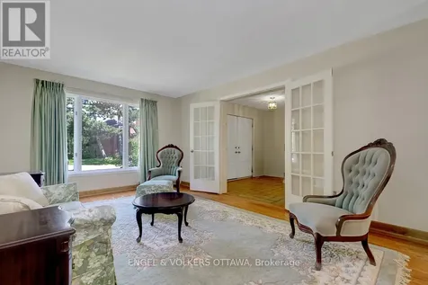 210 Cypress Court Ottawa ON K2H 8Z8