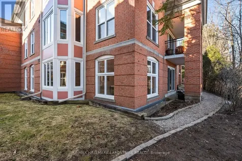 21 Durham Private Ottawa ON K1M 2G1